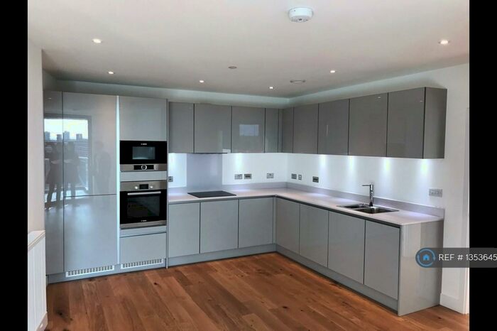 2 Bedroom Flat To Rent In Station Road, London, SE13