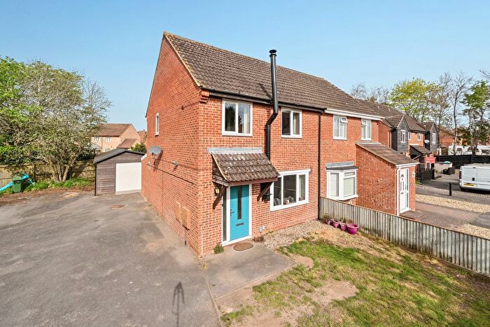 3 Bedroom Semi Detached House For Sale In Munkle Marsh, Thatcham, RG19