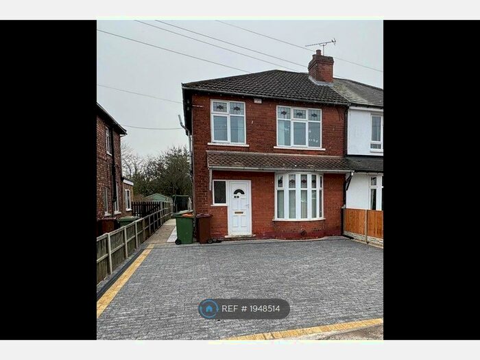 4 Bedroom Semi-Detached House To Rent In Cliff Gardens, Scunthorpe, DN15