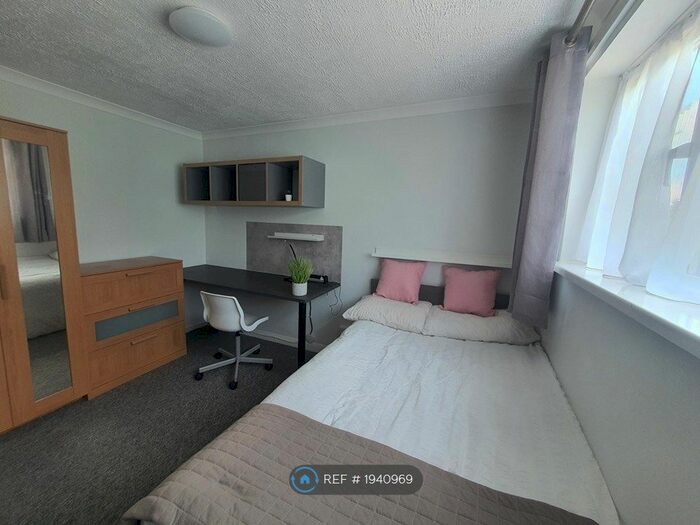 4 Bedroom Terraced House To Rent In Clyde Gardens, Bath, BA2