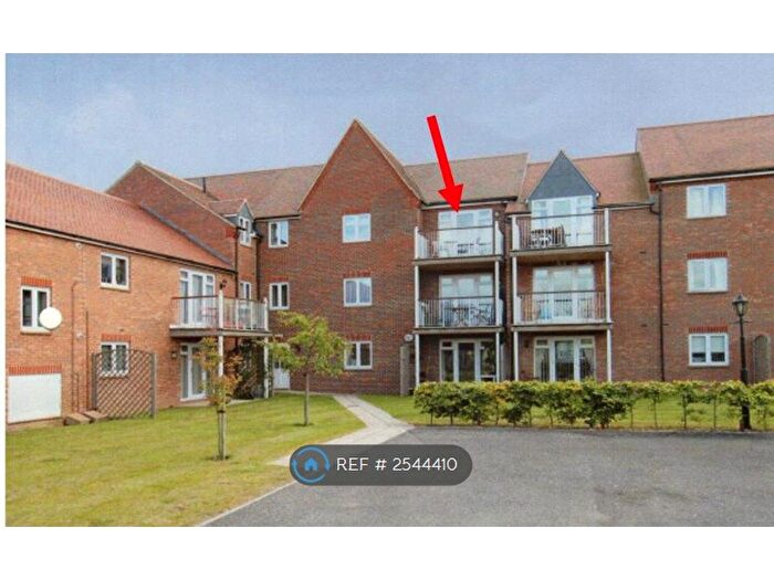 2 Bedroom Flat To Rent In Marina Way, Abingdon, OX14