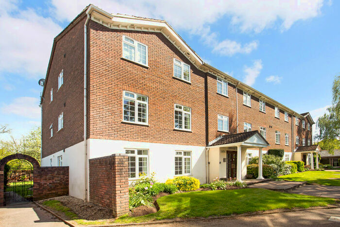 2 Bedroom Apartment To Rent In Hillcrest, Weybridge, KT13