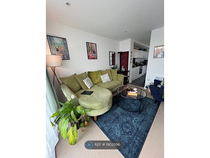 1 Bedroom Flat To Rent In High Street, Reading, RG1