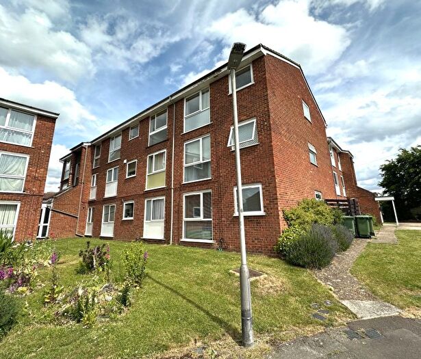 2 Bedroom Flat For Sale In Hardwicke Place, London Colney, St. Albans, AL2