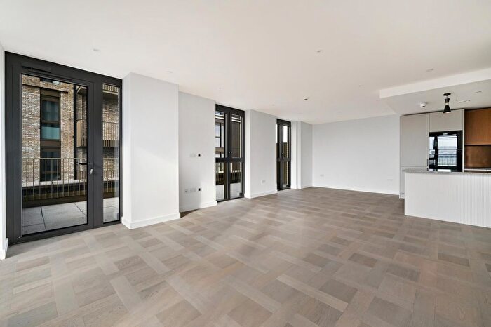 3 Bedroom Flat To Rent In Saffron Wharf, London Dock, London, E1W