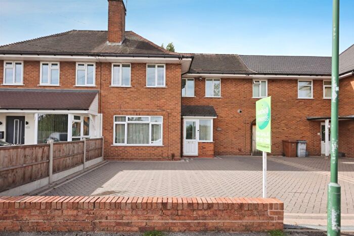 3 Bedroom Semi-detached House For Sale In Fallowfield Road, Solihull, B92