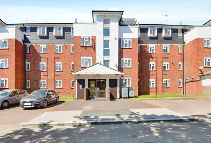 2 Bedroom Flat To Rent In The Grange, East Finchley, N2