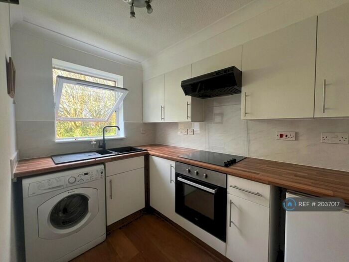 1 Bedroom Flat To Rent In Hamilton Court, Bournemouth, BH8