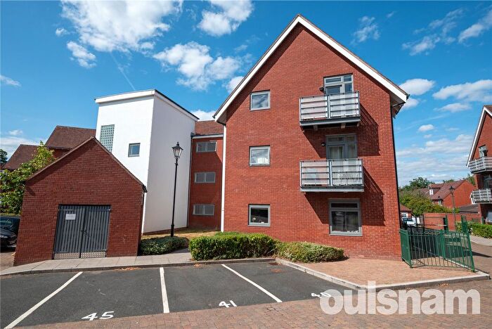 2 Bedroom Flat To Rent In Middlepark Drive, Northfield, Birmingham, West Midlands, B31
