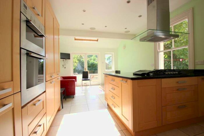 6 Bedroom Terraced House To Rent In Southfield Road, East Oxford **Hmo Property **, OX4