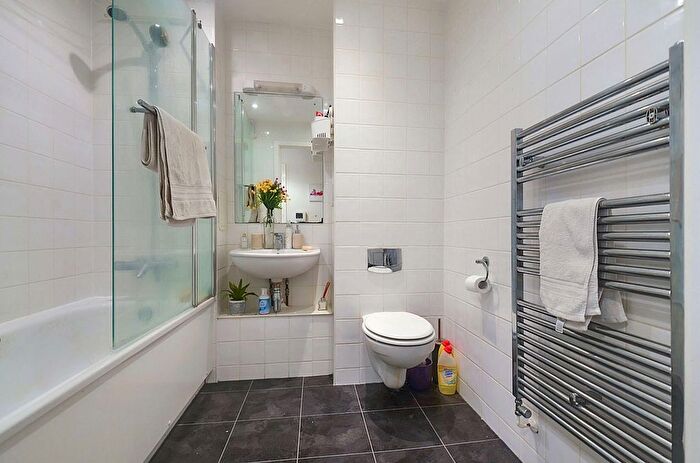 1 Bedroom Flat For Sale In Headstone Drive, Harrow, HA1