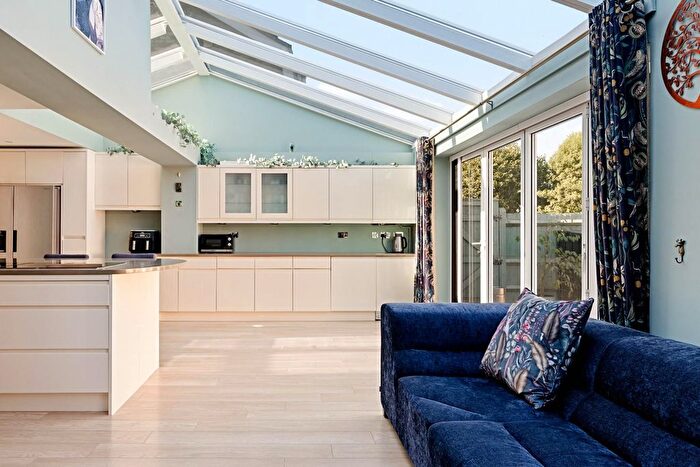 3 Bedroom Property For Sale In Smithers Close, Hadlow, Tonbridge, TN11