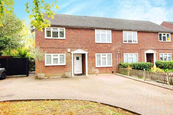 2 Bedroom Maisonette For Sale In Station Road, Cuffley, EN6