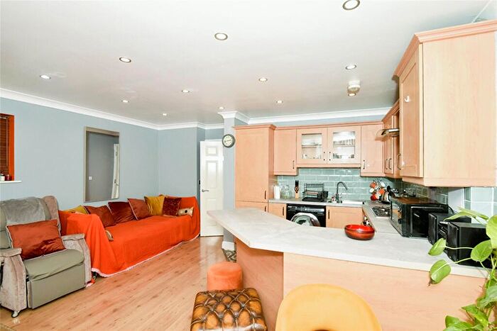 2 Bedroom Flat For Sale In Estuary Reach, Pleasant Row, Gillingham, Kent, ME7