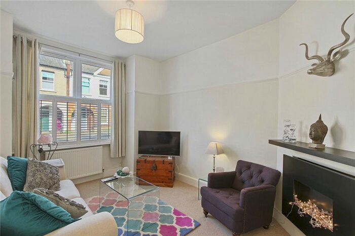 2 Bedroom Flat To Rent In Idlecombe Road, London, SW17