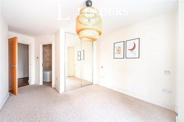 2 Bedroom Apartment For Sale In The Canalside, Gunwharf Quays, Portsmouth, PO1