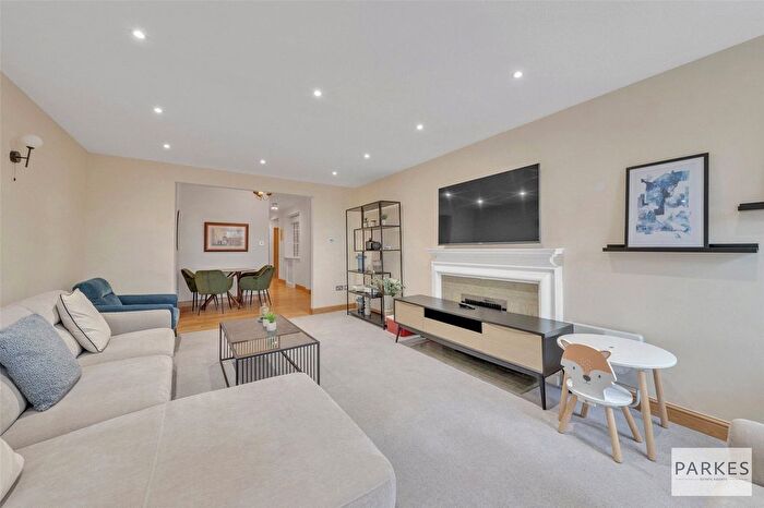 3 Bedroom Flat For Sale In Lancaster Gate, London, W2