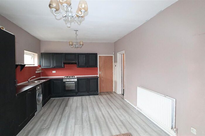 4 Bedroom Flat To Rent In Pleck Road, Walsall, WS2