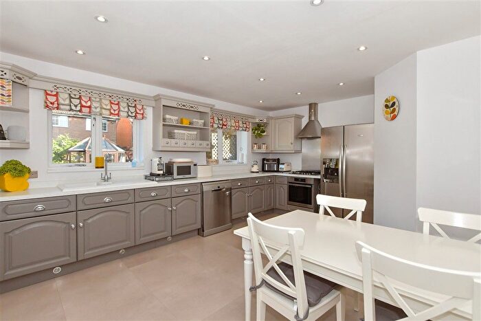 4 Bedroom Detached House For Sale In Roseleigh Avenue, Allington, Maidstone, Kent, ME16