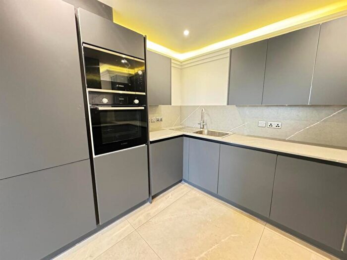 2 Bedroom Apartment To Rent In Sandhill Lane, Leeds, LS17