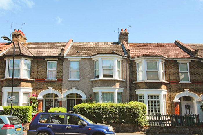 1 Bedroom Flat For Sale In Huxley Road, Leyton, London, E10