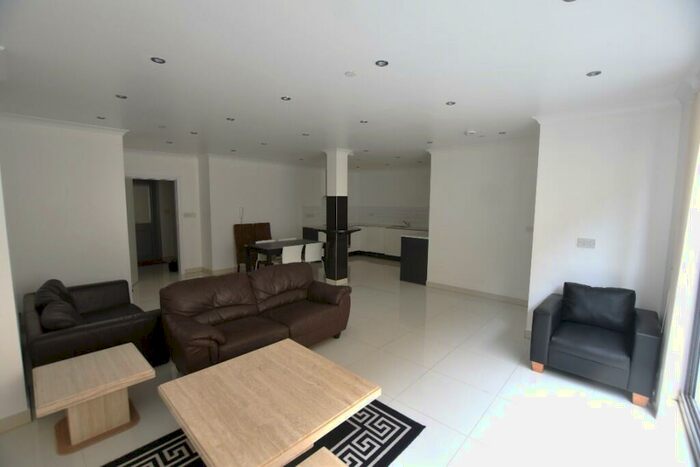 2 Bedroom Flat To Rent In Southgate Road, London, N1