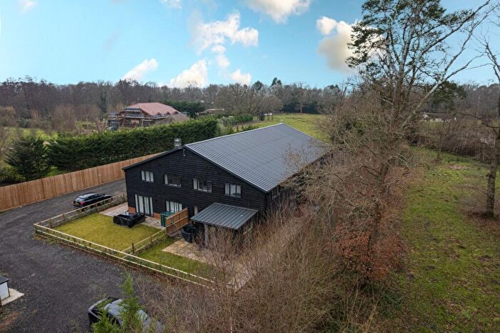 3 Bedroom Barn Conversion To Rent In New Mill Road, Wokingham, Finchampstead, RG40