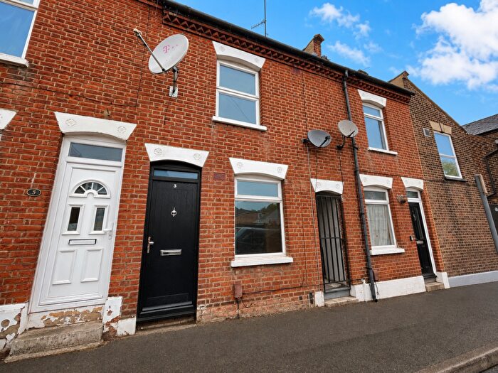 2 Bedroom Terraced House For Sale In Chequer Street, Luton, Bedfordshire, LU1