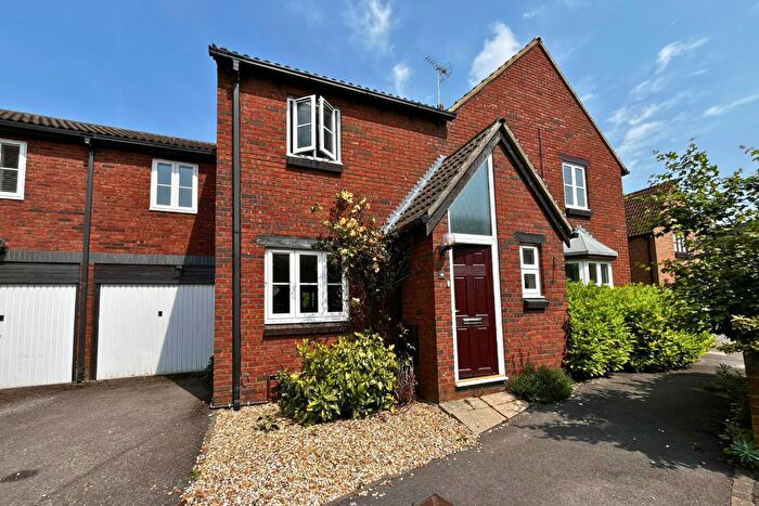 3 Bedroom Semi-Detached House To Rent In Coney Grange, Bracknell, Berkshire, RG42