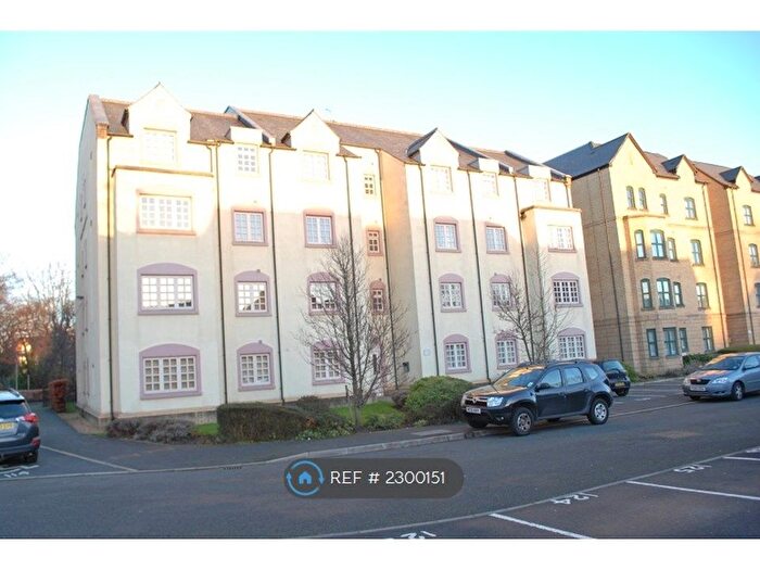2 Bedroom Flat To Rent In Hadfield Close, Manchester, M14