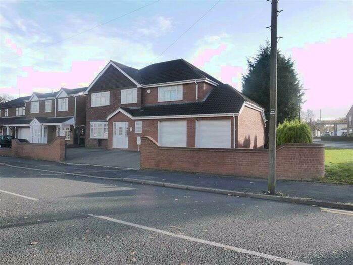 5 Bedroom Detached House To Rent In Woodward Street, West Bromwich, B71