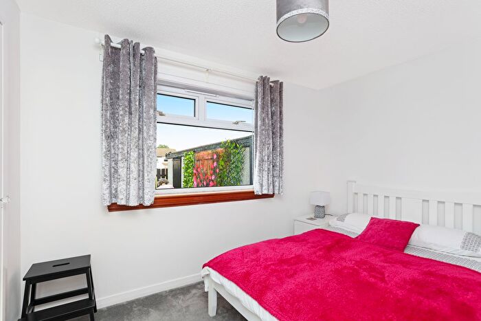 2 Bedroom Semi-detached Bungalow For Sale In Cleikiminfield, Newcraighall, Edinburgh, EH15