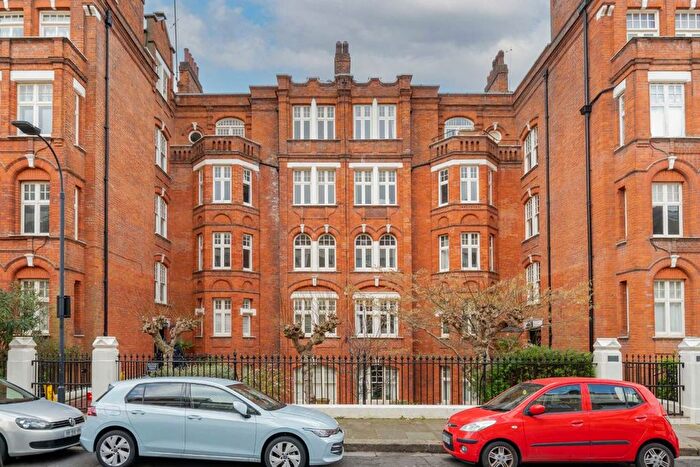 3 Bedroom Flat To Rent In Hamlet Gardens, Ravenscourt Park, W6