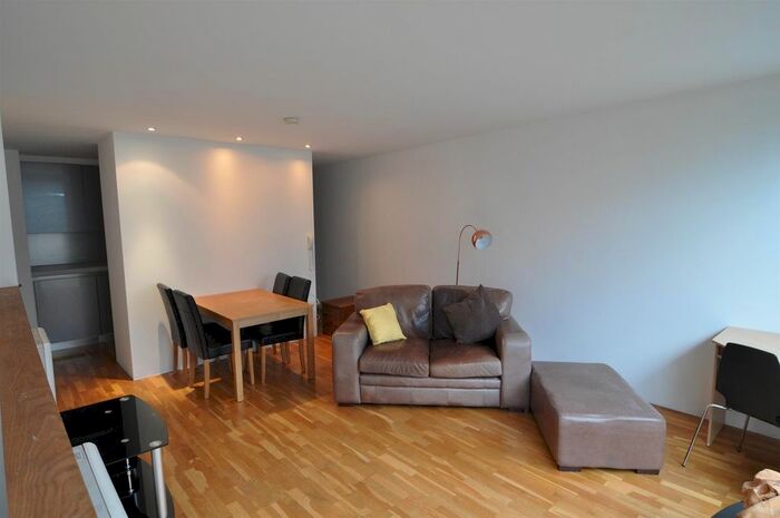 2 Bedroom Flat To Rent In Lilycroft Road, Bradford, BD9