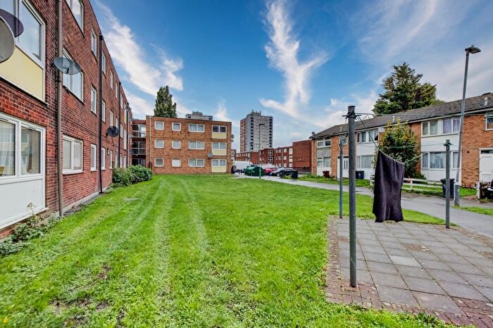 4 Bedroom Flat For Sale In Cowbridge Lane, Barking, IG11