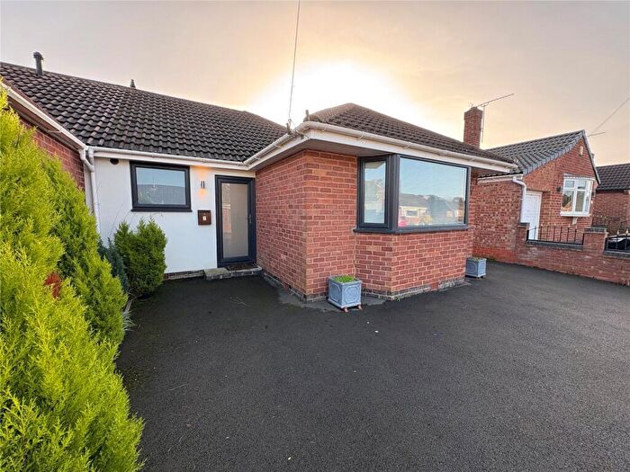 2 Bedroom Bungalow For Sale In Roxburgh Croft, Leamington Spa, Warwickshire, CV32