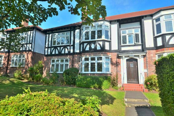 2 Bedroom Apartment To Rent In Grange Court, High Road, Loughton, IG10