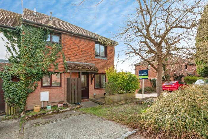 1 Bedroom Terraced House To Rent In Heather Mead, Frimley, Camberley, GU16