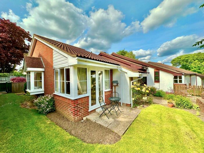 1 Bedroom Bungalow To Rent In Pyrford Mews, Lymington, Hampshire, SO41