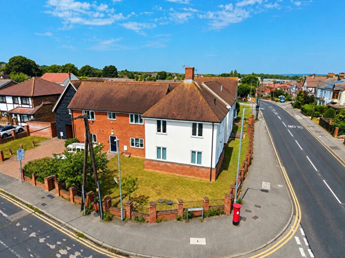2 Bedroom Apartment For Sale In Southend Road, Hockley, Essex, SS5