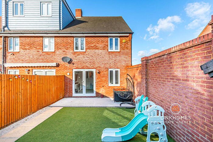 3 Bedroom Semi-Detached House For Sale In Mannock Way, Poole, BH17