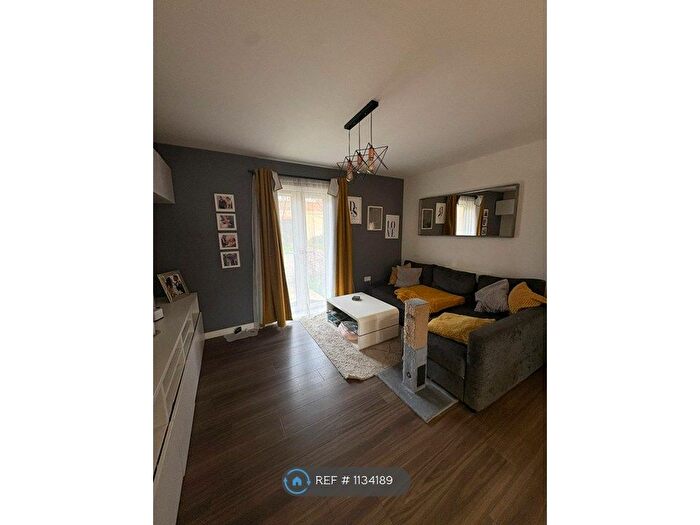 2 Bedroom Flat To Rent In Scott House, Epsom, KT17