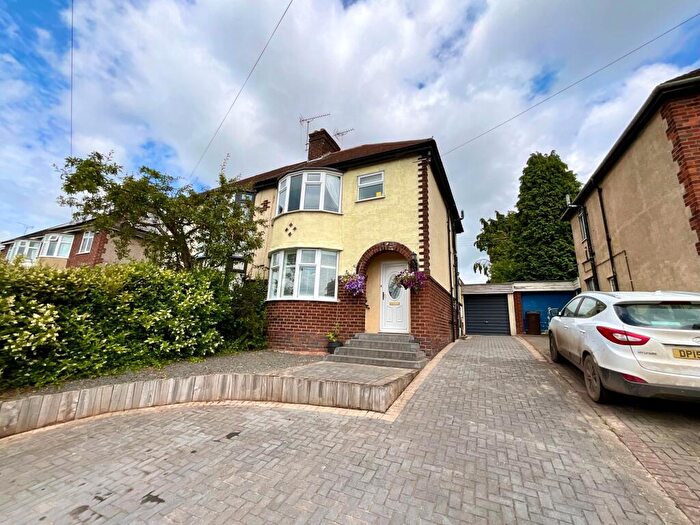 3 Bedroom Semi-Detached House For Sale In Creswell Grove, Stafford, ST18