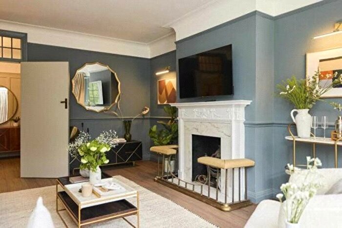 3 Bedroom Flat To Rent In Bede House, Manor Fields, London, SW15