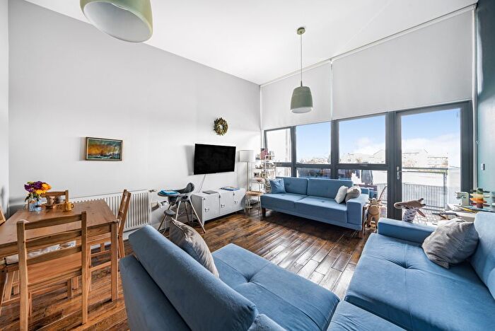 2 Bedroom Flat To Rent In Lynton Road, London, SE1