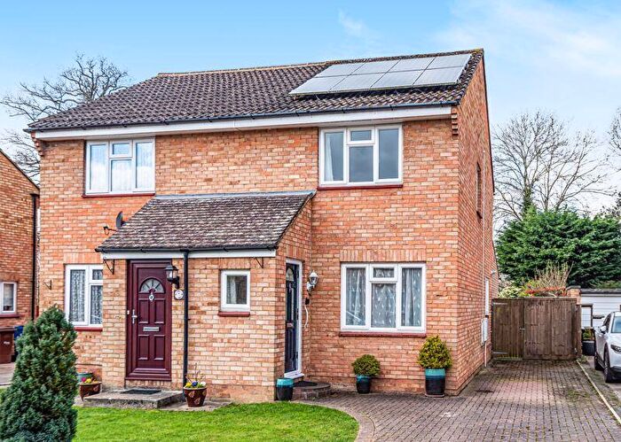 2 Bedroom Semi-Detached House To Rent In Great Close Road, Kidlington, OX5