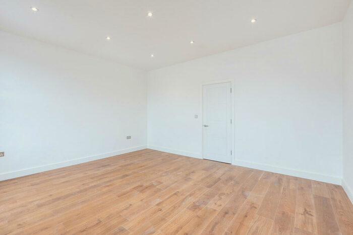 Apartment To Rent In Portland Road, SE25