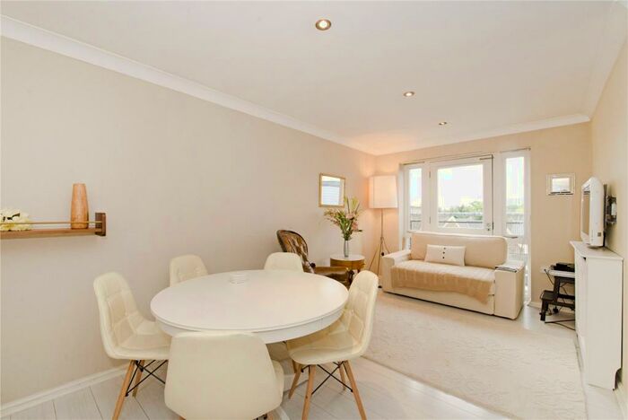 2 Bedroom Flat To Rent In Essex Road, Islington, London, N1