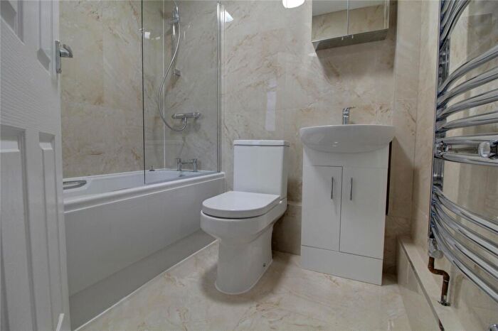 1 Bedroom Apartment For Sale In Waverley Road, Enfield, Middlesex, EN2