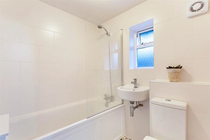 1 Bedroom Flat For Sale In Kingston Road, London, SW19